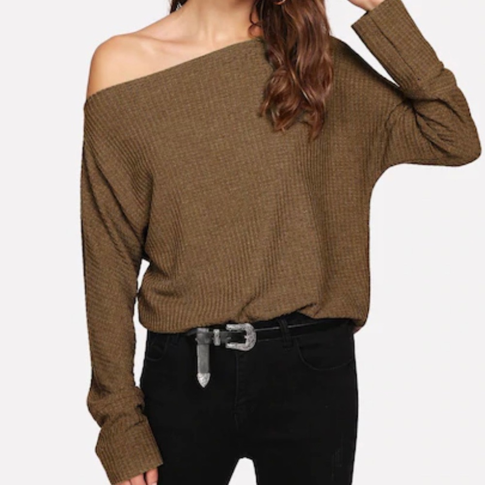 Oblique off Shoulder Shirt